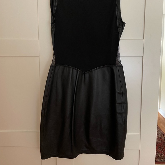 Dress - Picture 3 of 4